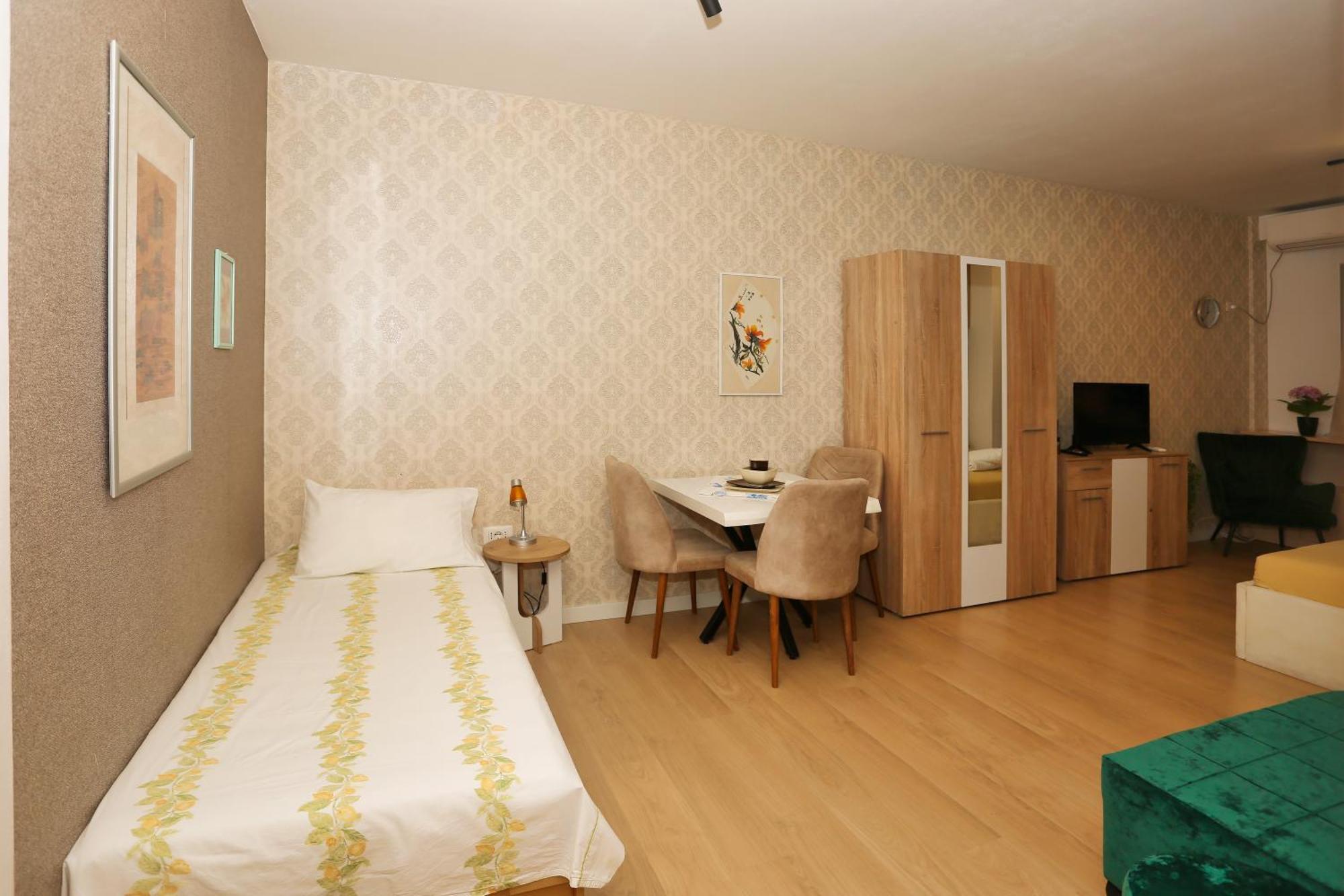 Cozy Apartment Near Square 21 Tirana Exterior foto