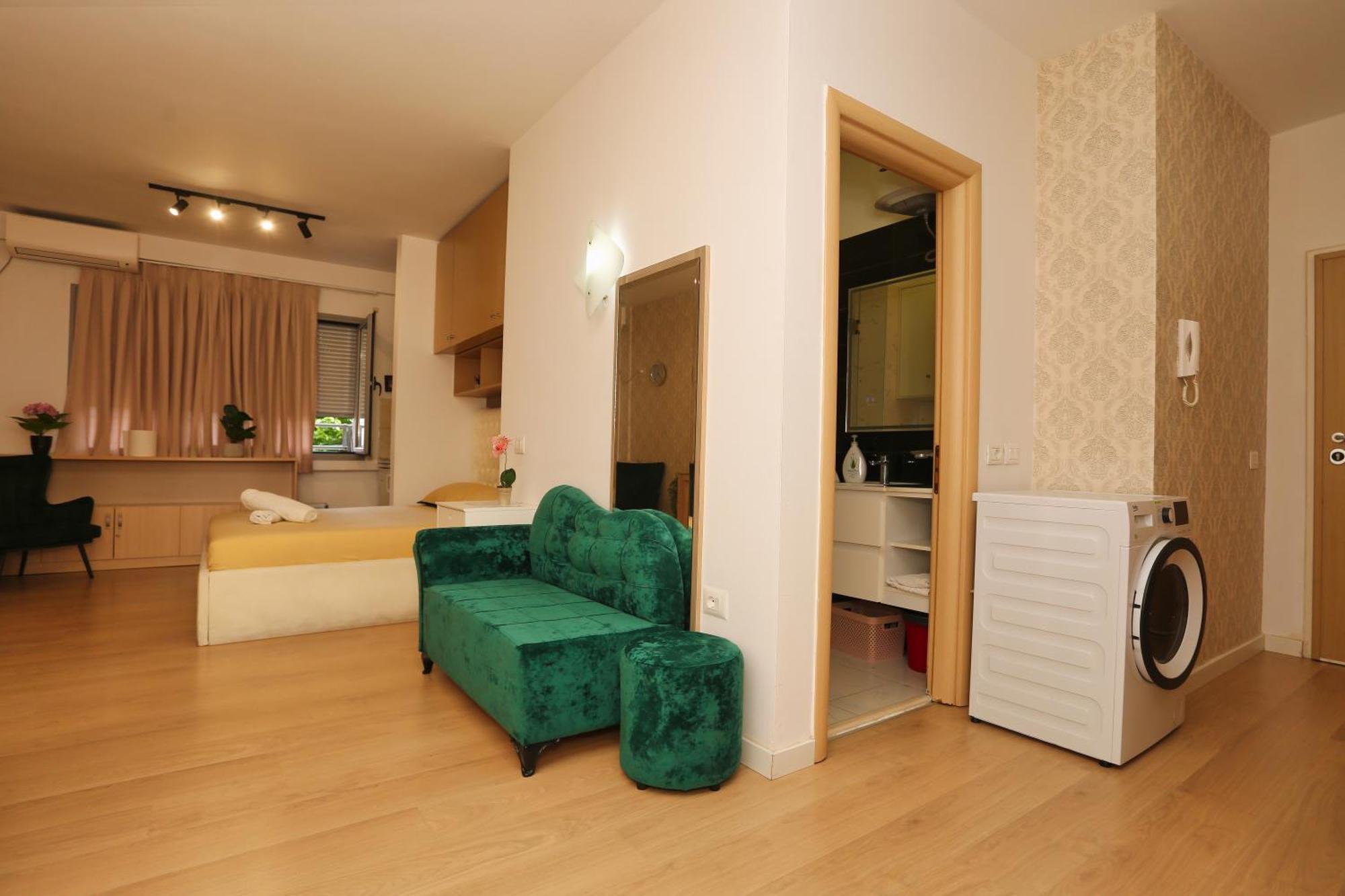 Cozy Apartment Near Square 21 Tirana Exterior foto